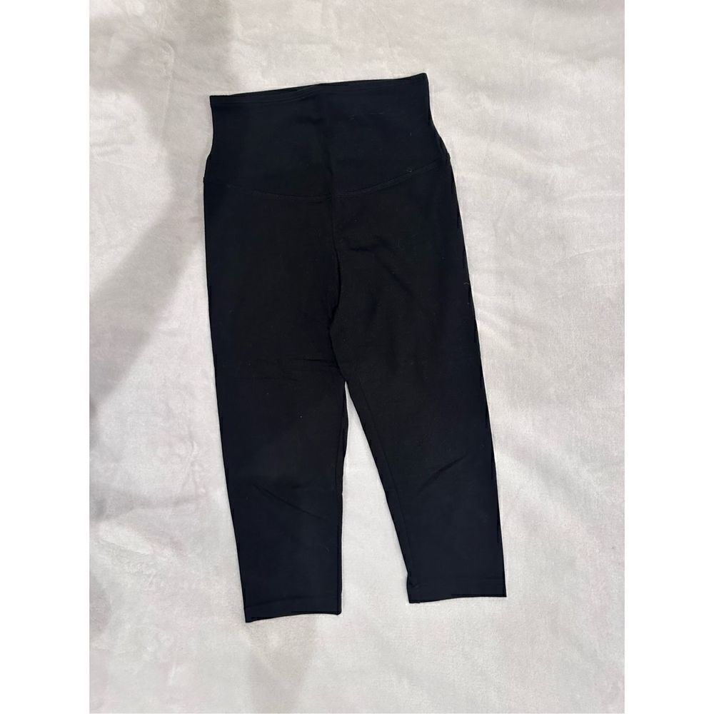 Yummie black cropped women’s leggings XS
